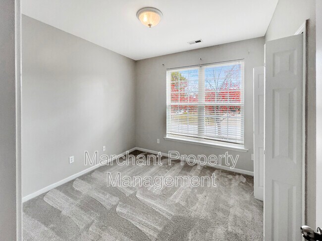 Building Photo - 104 Coxton Mill Ct