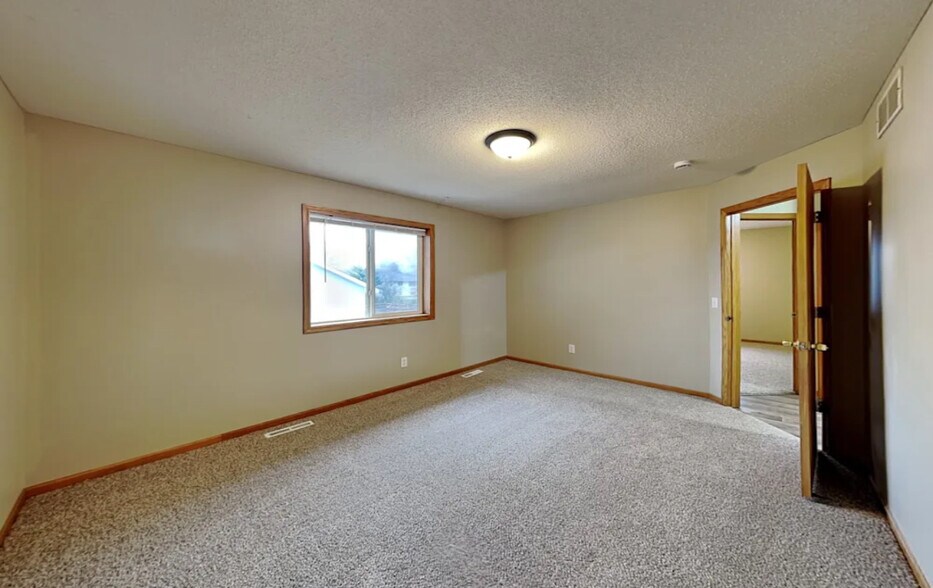 Building Photo - 10711 Unity Ln N