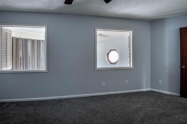 Building Photo - 24468 Country Clb Dr