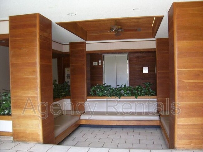 Building Photo - 2714 Kahoaloha Ln