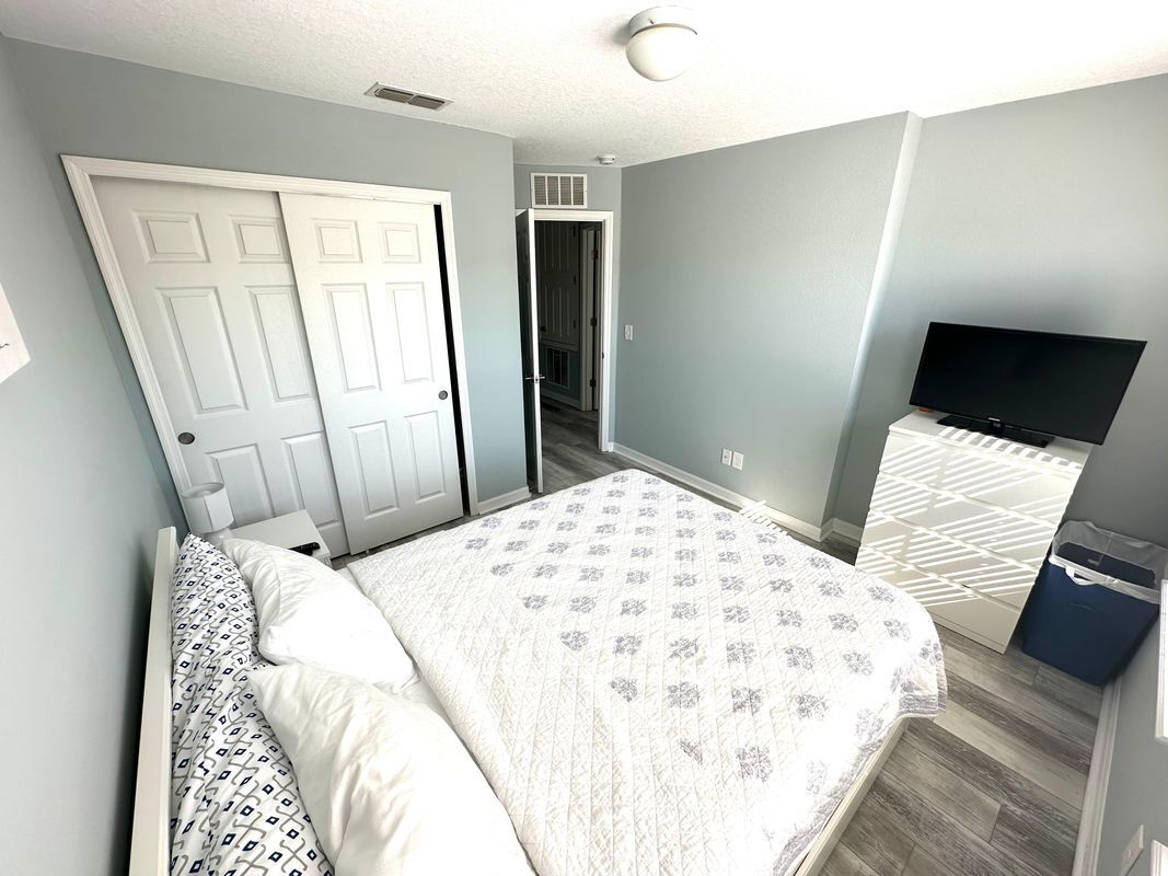 Building Photo - 7041 Beauhaven Ct