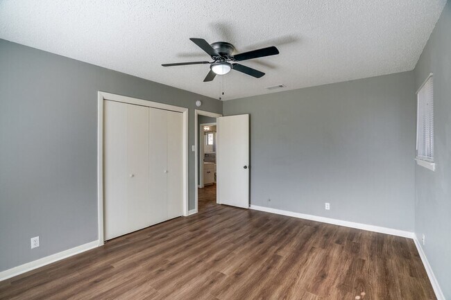 Building Photo - 6702 Esther Dr