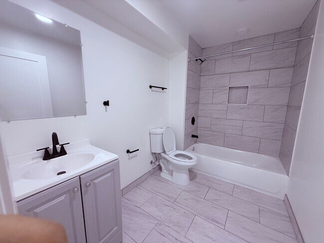 Building Photo - 1414-1412 N Hazard Ave