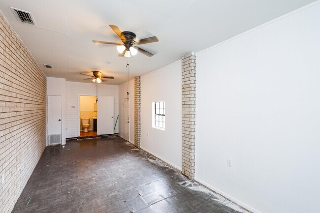 Building Photo - 102 St Pierre Ln