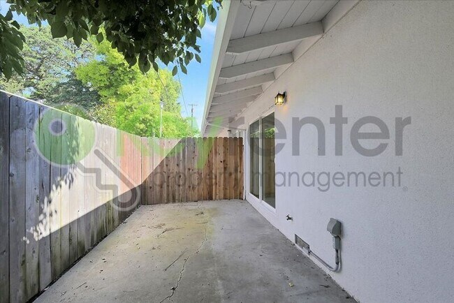 Building Photo - 6705 Greenback Ln