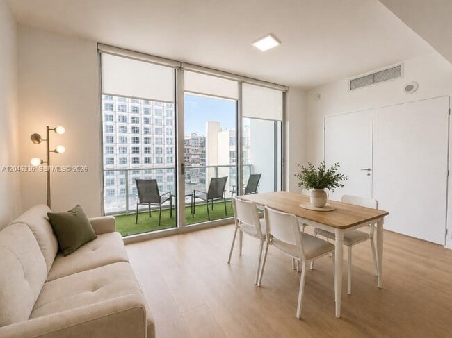 Building Photo - 300 S Biscayne Blvd