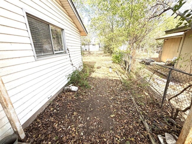 Building Photo - 411 Live Oak St