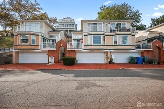 Building Photo - 265 Front St