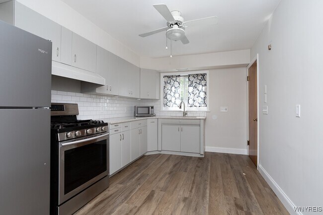 Building Photo - 2470 Eggert Rd