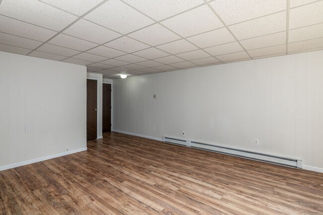Building Photo - 603-605.5-6055 N Virginia Rd