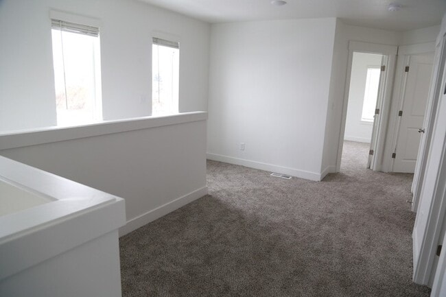 Building Photo - 181 E 550 N