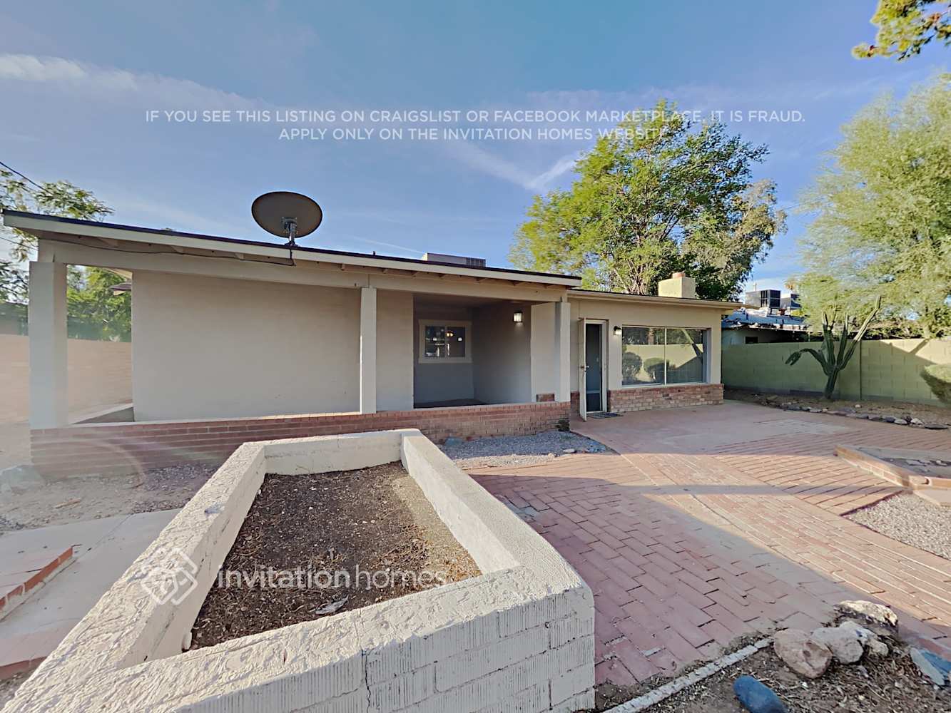 Building Photo - 2532 E Clarendon Ave