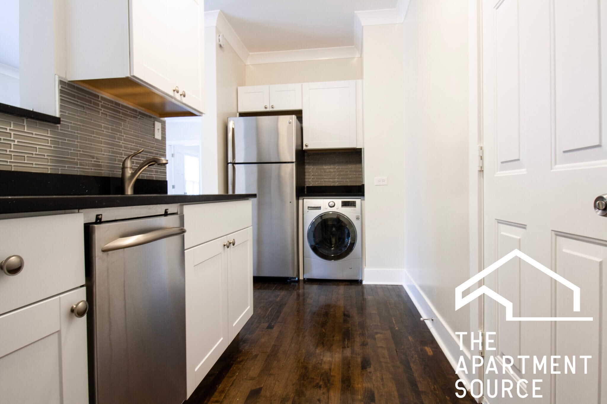 Building Photo - 732 W Roscoe St