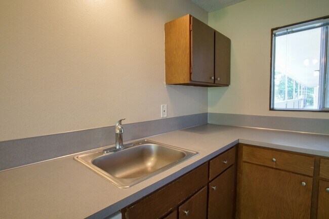 Building Photo - *Holiday Special* Top Floor One Bedroom Near OHSU Ready Early January!
