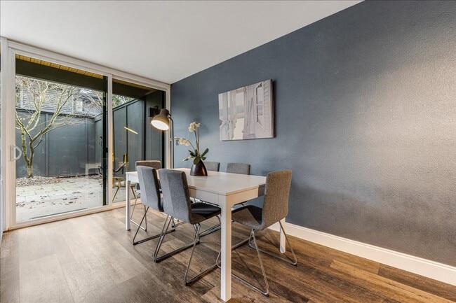 Building Photo - Furnished three bedroom condo on the lake available 2/1/26 - short term rental