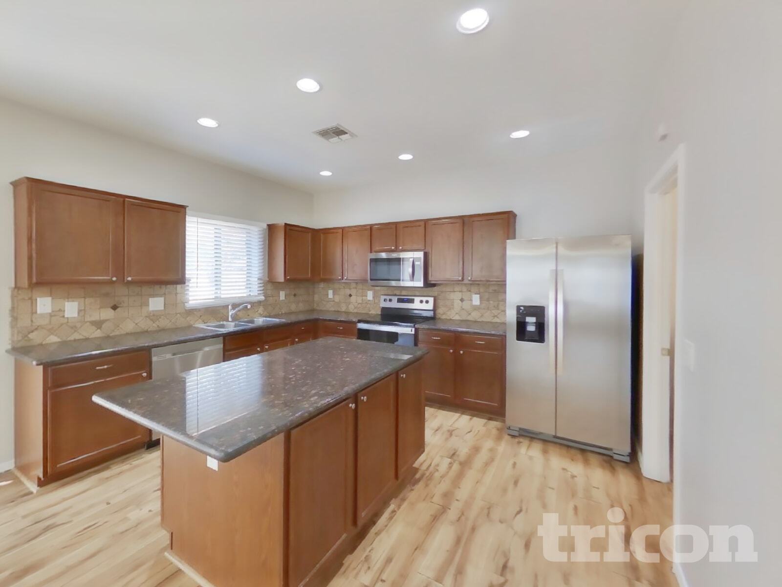 Building Photo - 377 E Maddison St