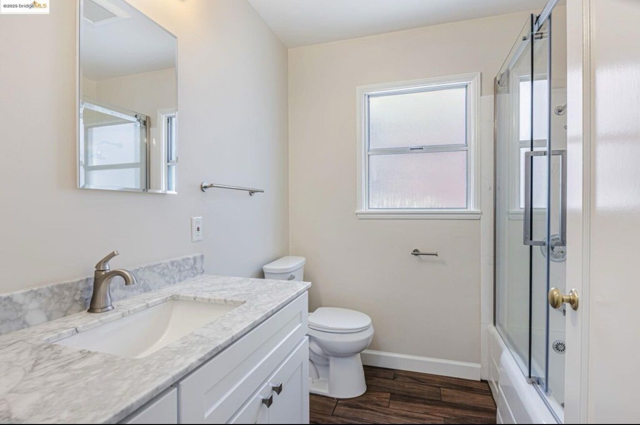 Building Photo - 2946 Bona St