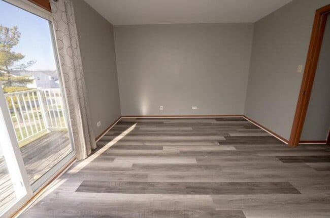 Building Photo - 363 Meadow Green Ln