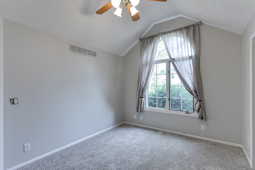 Building Photo - 15327 Parker Cir