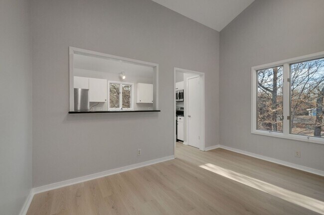 Building Photo - Belle Meade Townhome