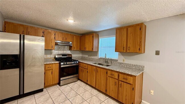 Building Photo - 724 N Lincoln St