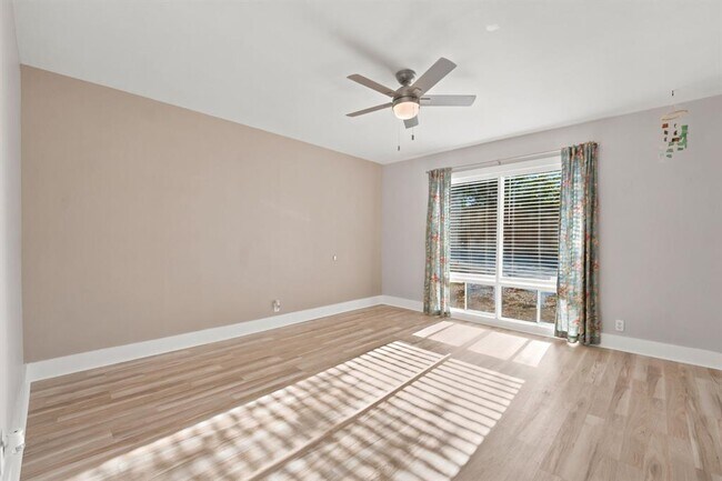 Building Photo - 5332 Balcones Dr