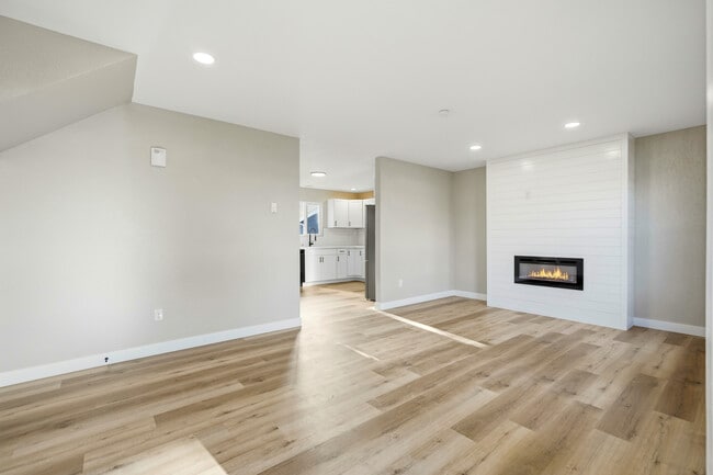 Building Photo - 2325 Yew St