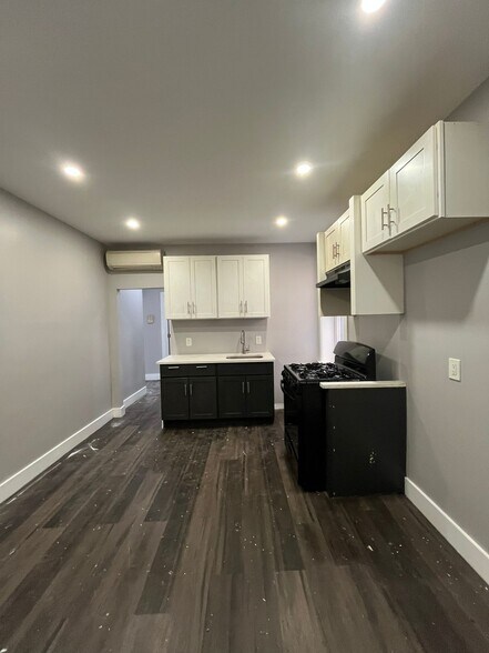 Building Photo - 96 Brown Pl