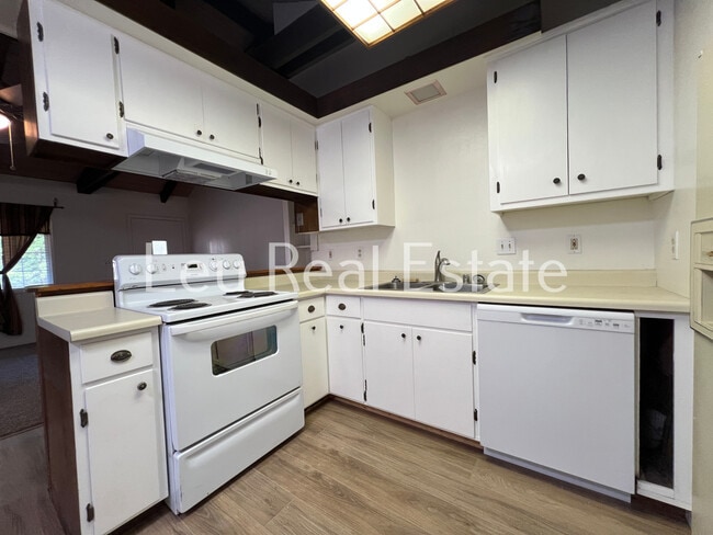 Building Photo - 4844 Golden St
