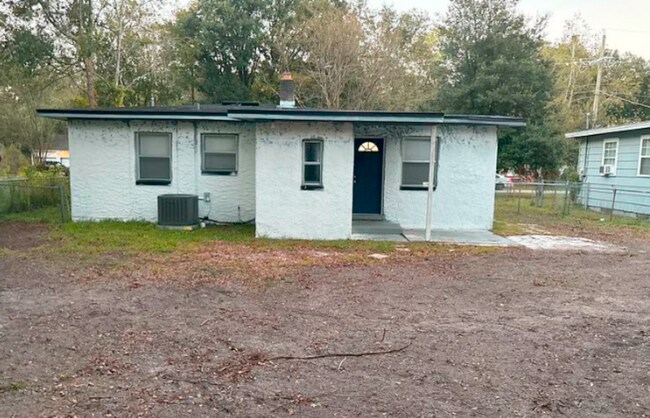 Building Photo - 3024 W 1st St