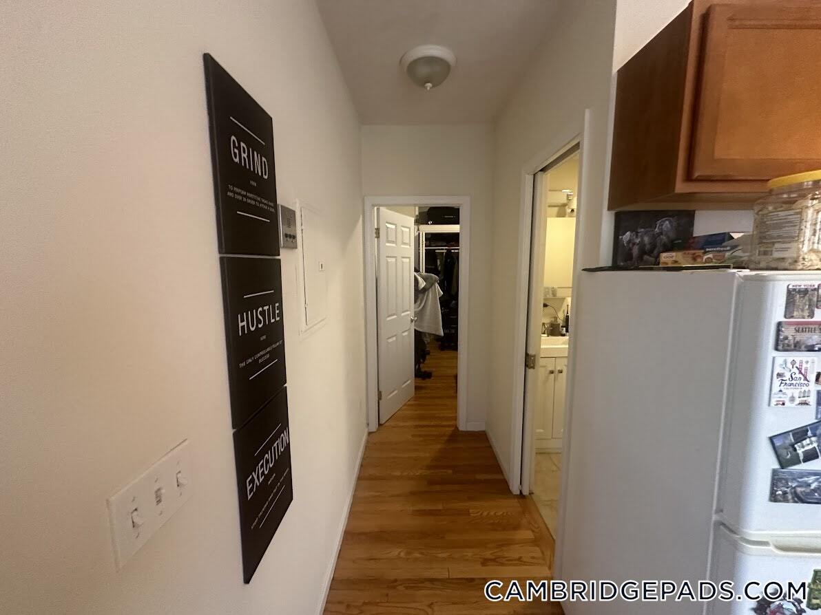 Building Photo - 1056 Cambridge St