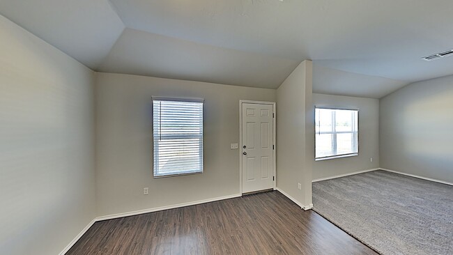 Building Photo - Very Nice 4 Bedroom 2 Bath Home in Yukon Schools.