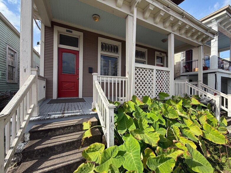 Building Photo - 2420 Jena St