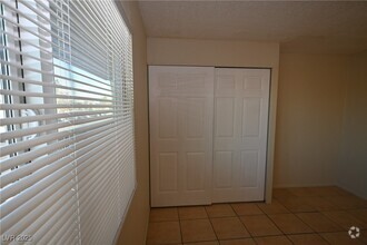 Building Photo - 3021 E Carey Ave
