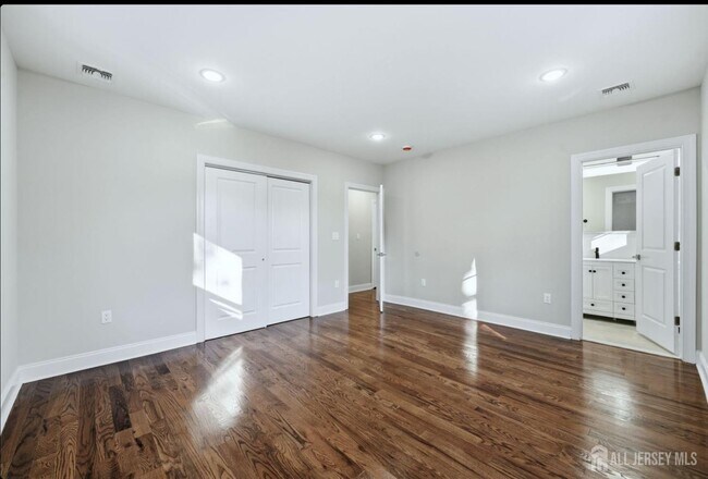 Building Photo - 46 Eppirt St