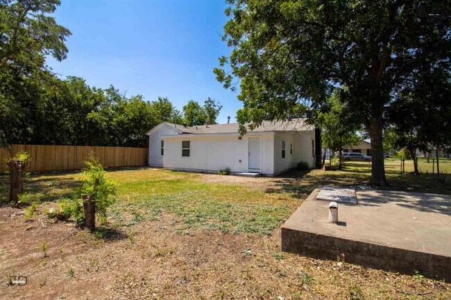 Building Photo - 207 E Ida Ave