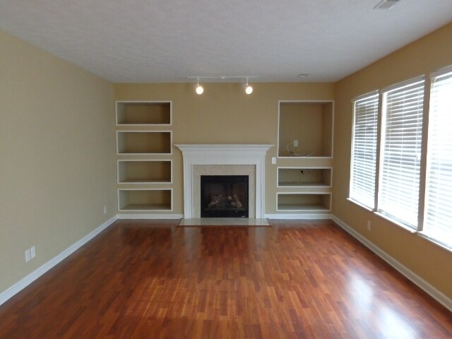 Building Photo - 4112 Longfellow Dr