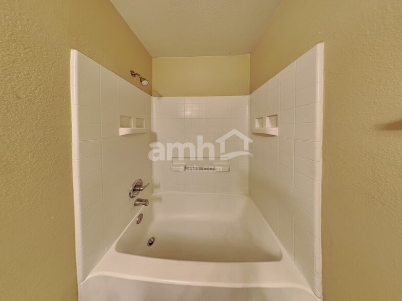 Building Photo - 5020 E Butterweed Dr