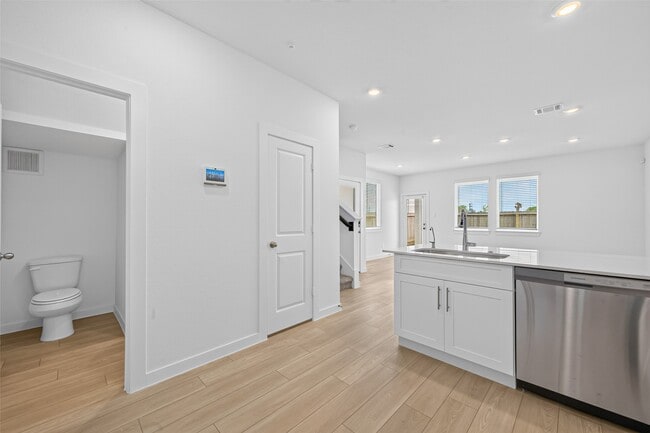 Building Photo - 1738 Revolution Way
