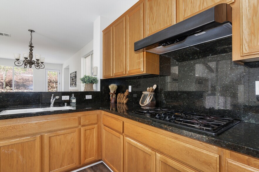 Building Photo - 411 Canyon Ct