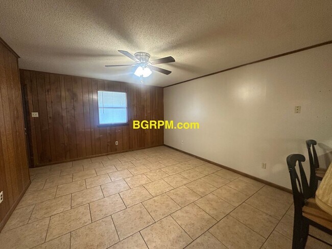 Building Photo - 1515 Pine Dr