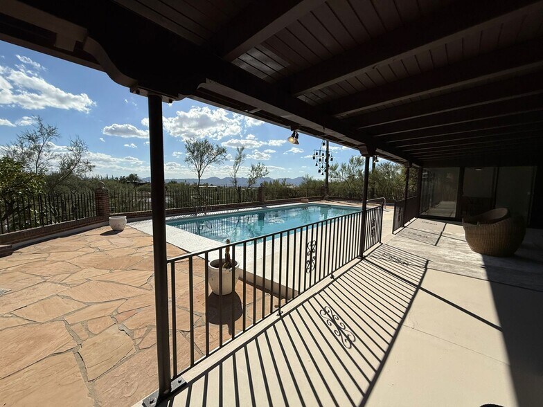 Building Photo - 1402 E Big Rock Rd