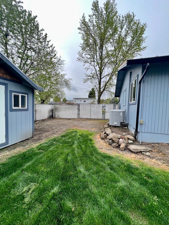 Building Photo - 990 Janes Rd