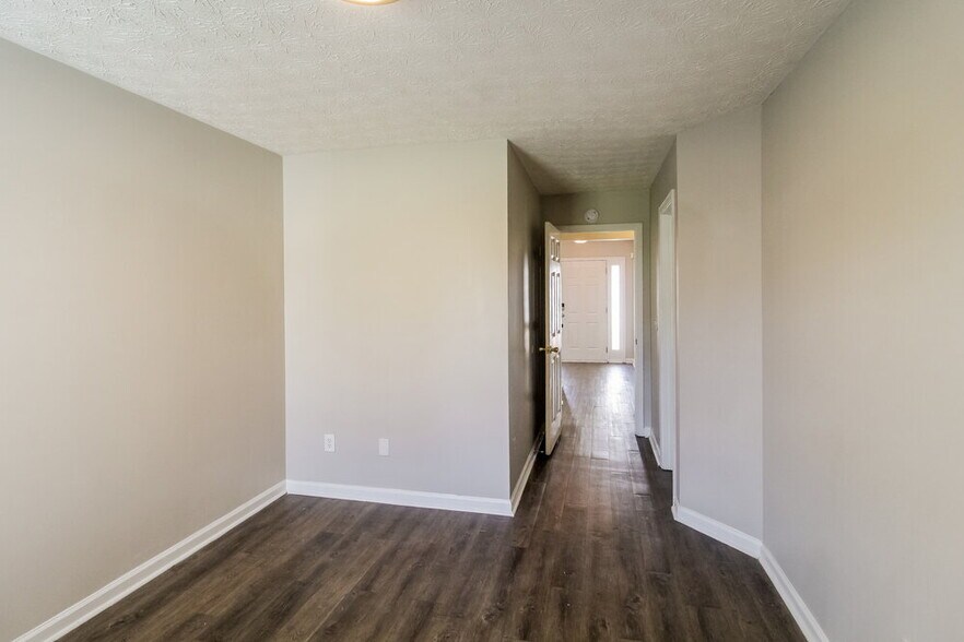 Building Photo - 1810 Midcourt Way