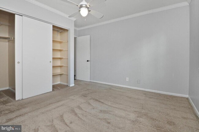 Building Photo - 2665 S Walter Reed Dr