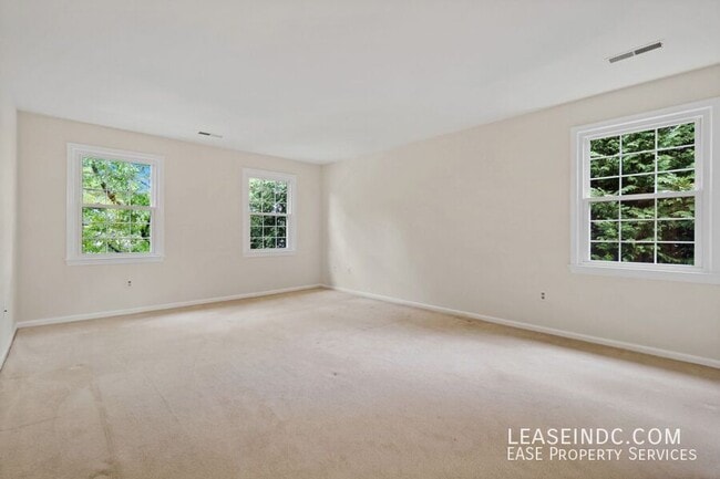 Building Photo - 3204 Ellicott St NW