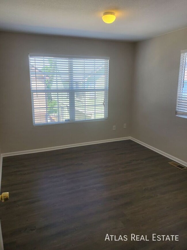 Building Photo - 2 WEEKS FREE RENT IF MOVED IN BY 11/15!  C...