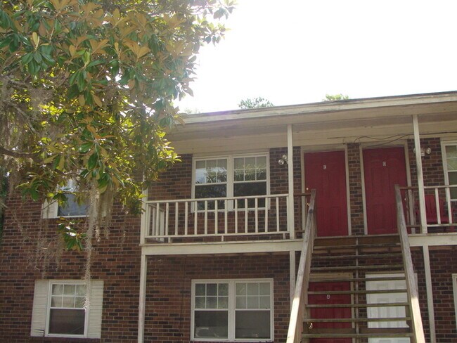 Primary Photo - 1 Oak Forest Ln