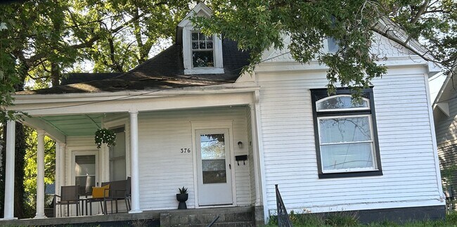 Building Photo - 376 Park Ave