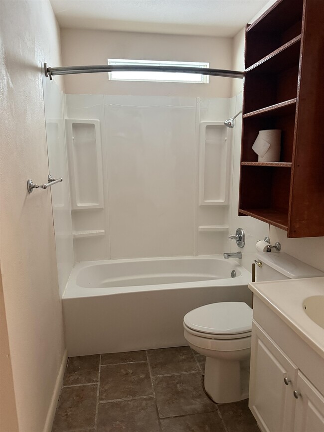 Building Photo - 408 W Main St